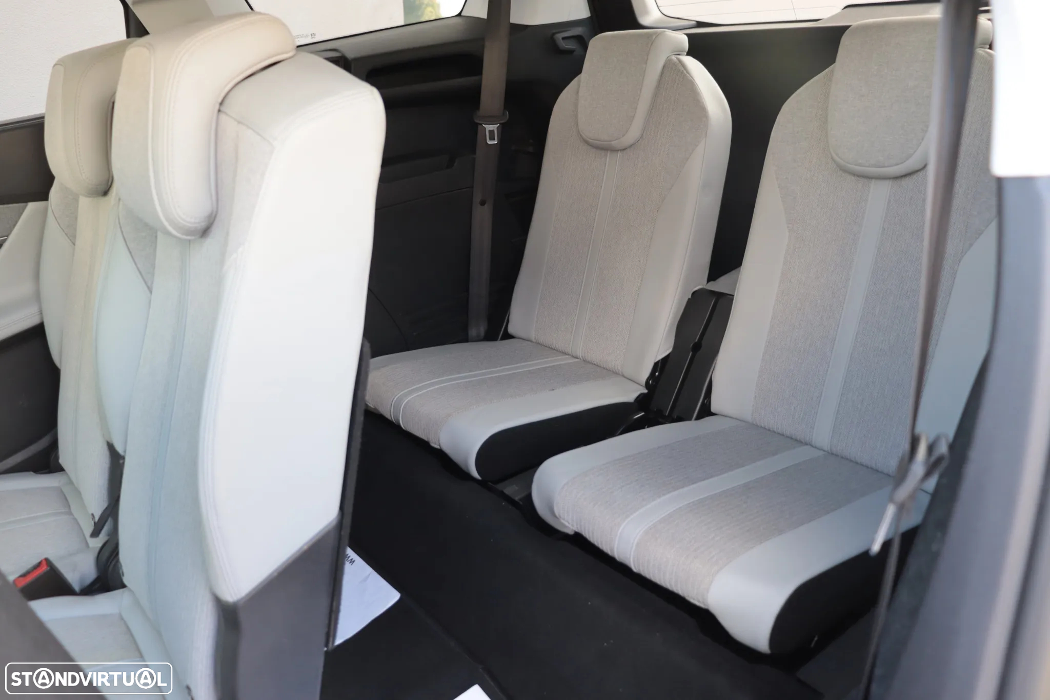 Peugeot 5008 1.2 PureTech Allure EAT8 - 17