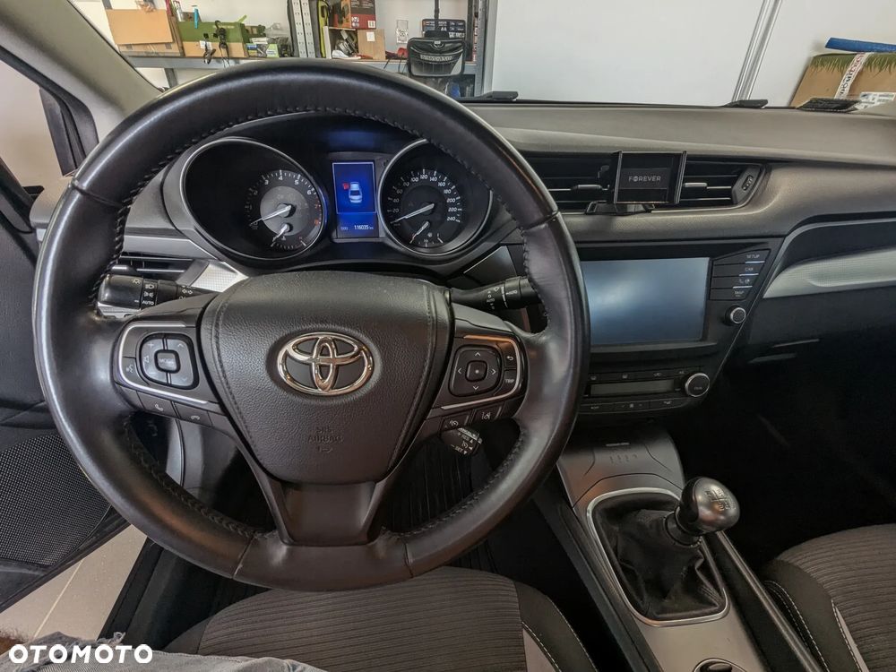 Toyota Avensis 1.8 Premium - 8