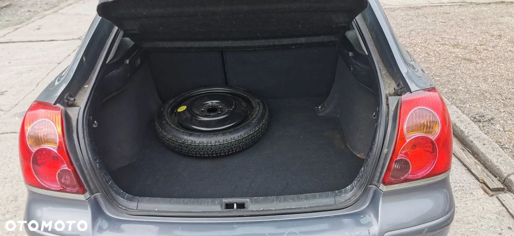 Toyota Avensis - 9