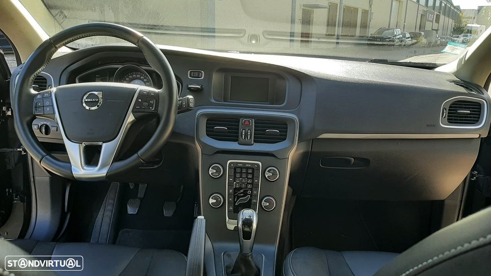 Volvo V40 2.0 D3 Momentum - 33