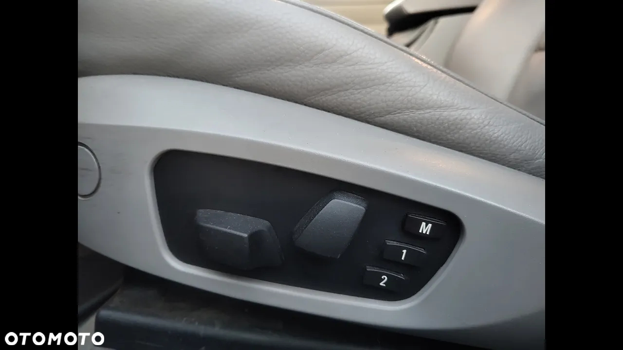 BMW Seria 3 330xi - 26
