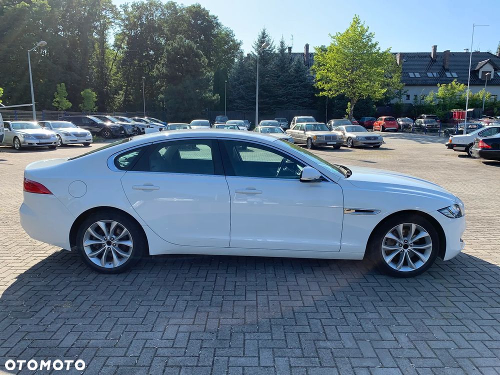 Jaguar XF 2.0 i4D Prestige - 4