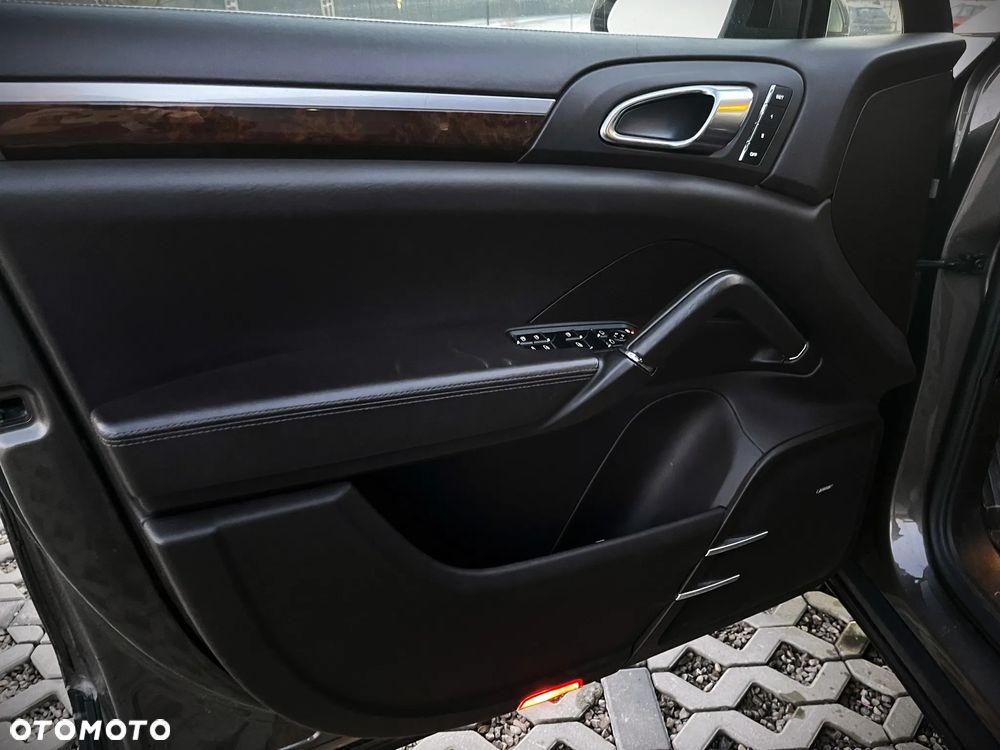 Porsche Cayenne Turbo - 10