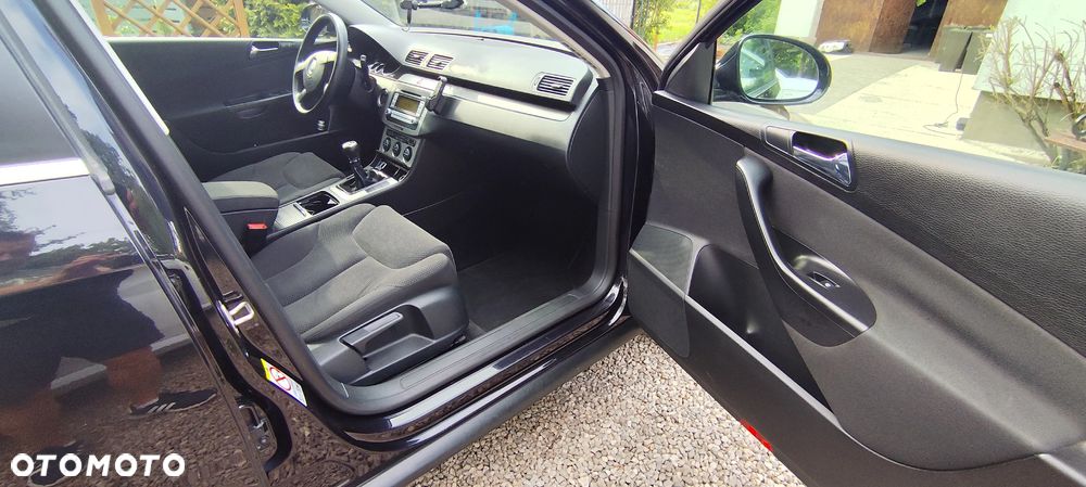 Volkswagen Passat 1.6 FSI Comfortline - 29