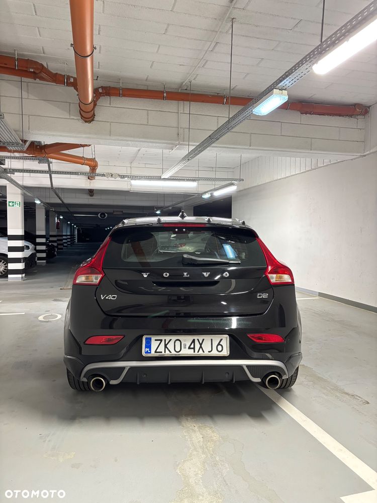 Volvo V40 D2 Drive-E R-Design Momentum - 4