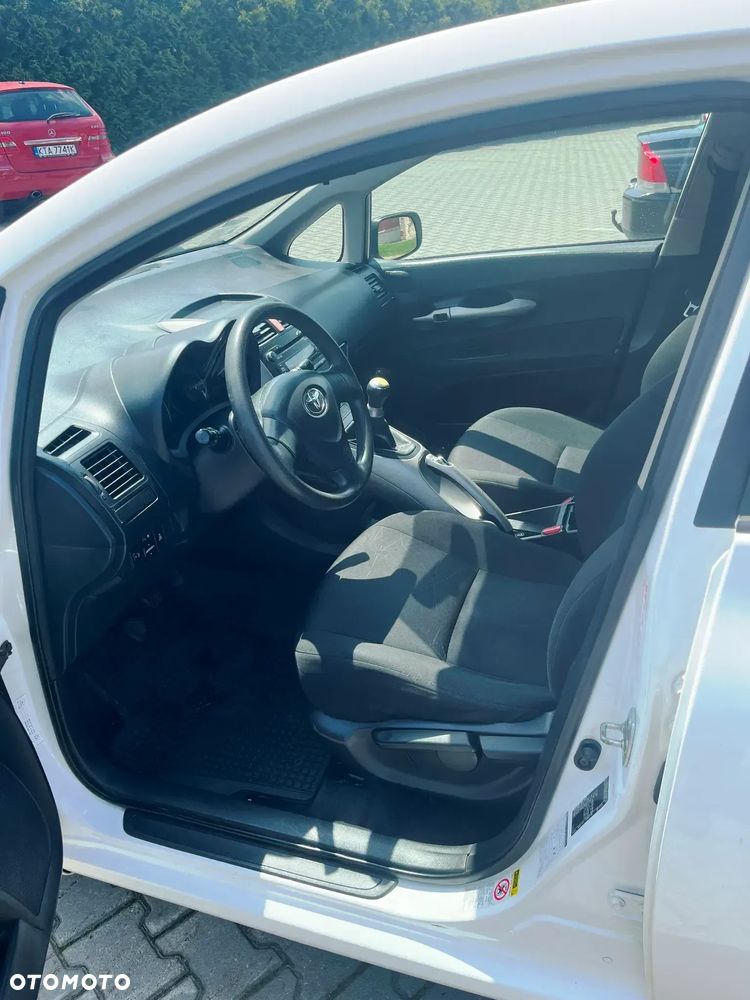 Toyota Auris 1.4 D-4D Terra - 9