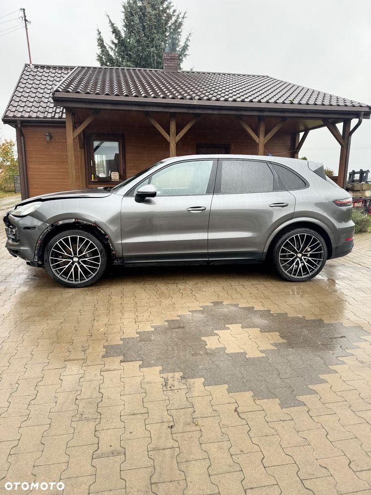 Porsche Cayenne - 4