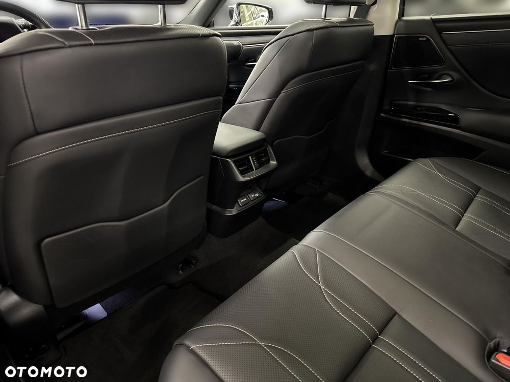 Lexus ES 300h Prestige - 11