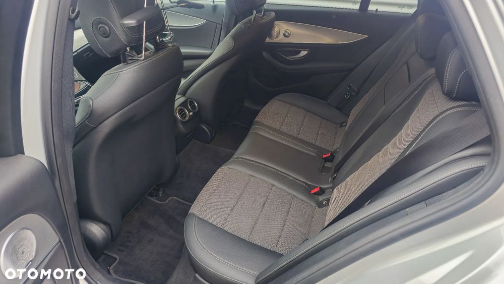 Mercedes-Benz Klasa E 220 d 9G-TRONIC Exclusive - 10