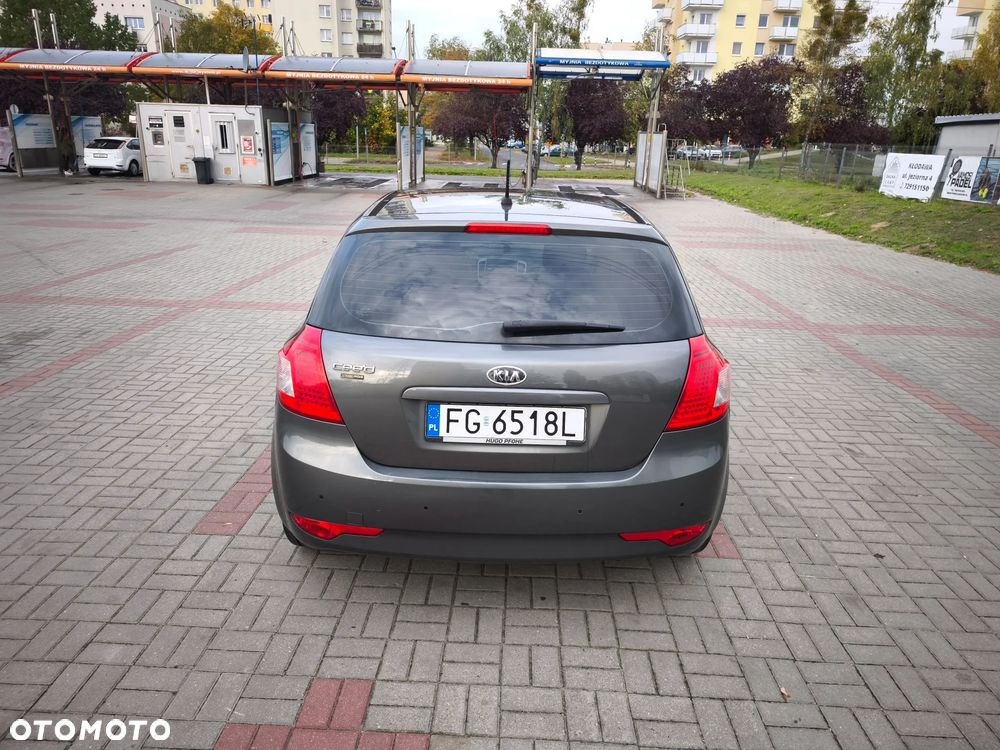 Kia Ceed 2011 photo 3