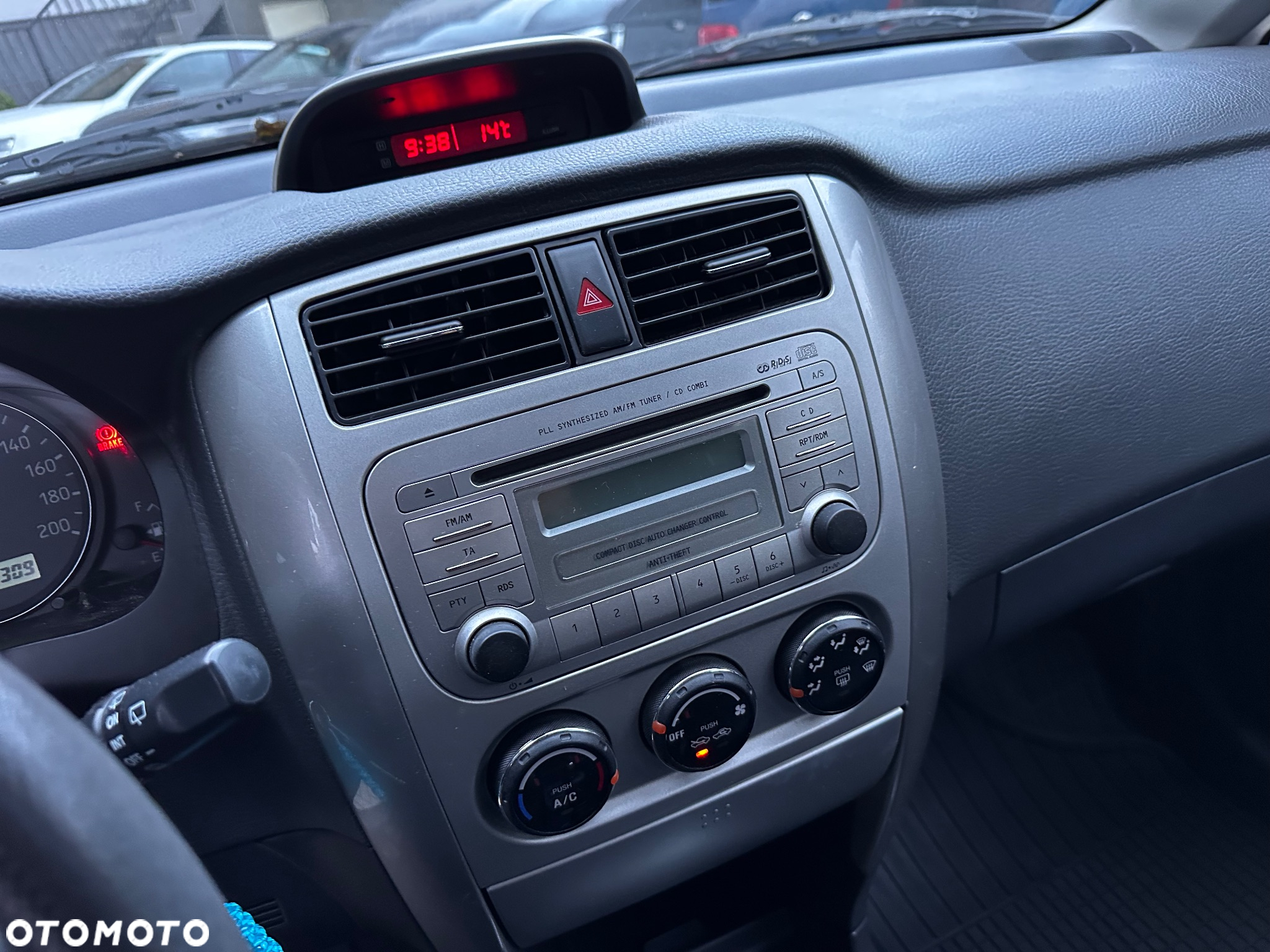 Suzuki Liana Kombi 1.6 Comfort Family - 23