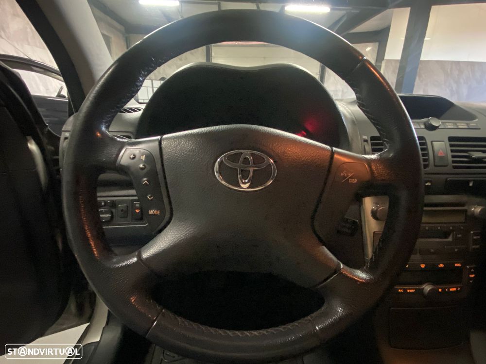 Toyota Avensis SW 2.2 D-4D - 12