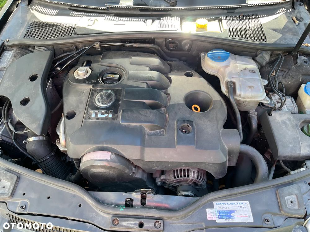 Volkswagen Passat 1.9 TDI Highline - 28