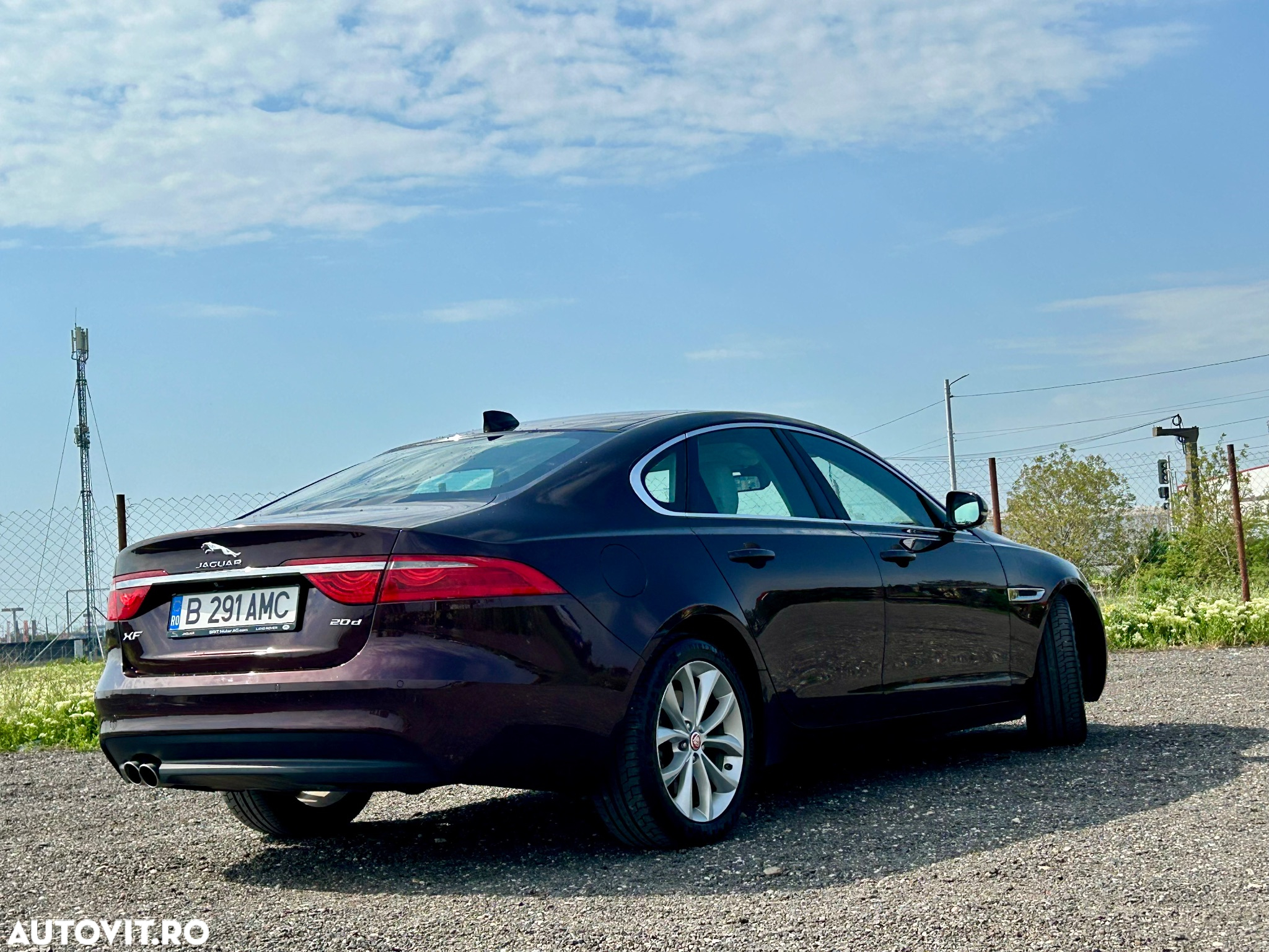 Jaguar XF 20d RWD Portfolio - 4