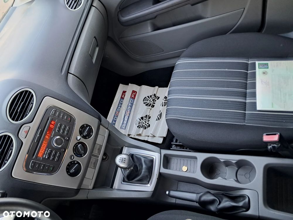 Ford Focus 1.6 16V Ambiente - 13