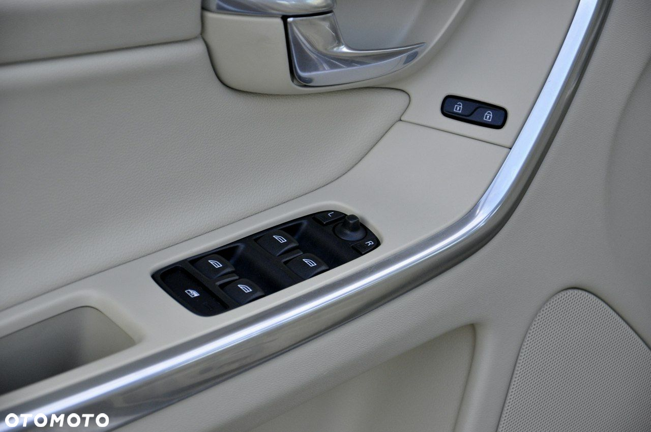 Volvo XC 60 T5 AWD Momentum - 11