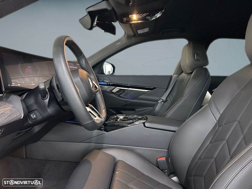 BMW 520 d Pack Desportivo M - 11