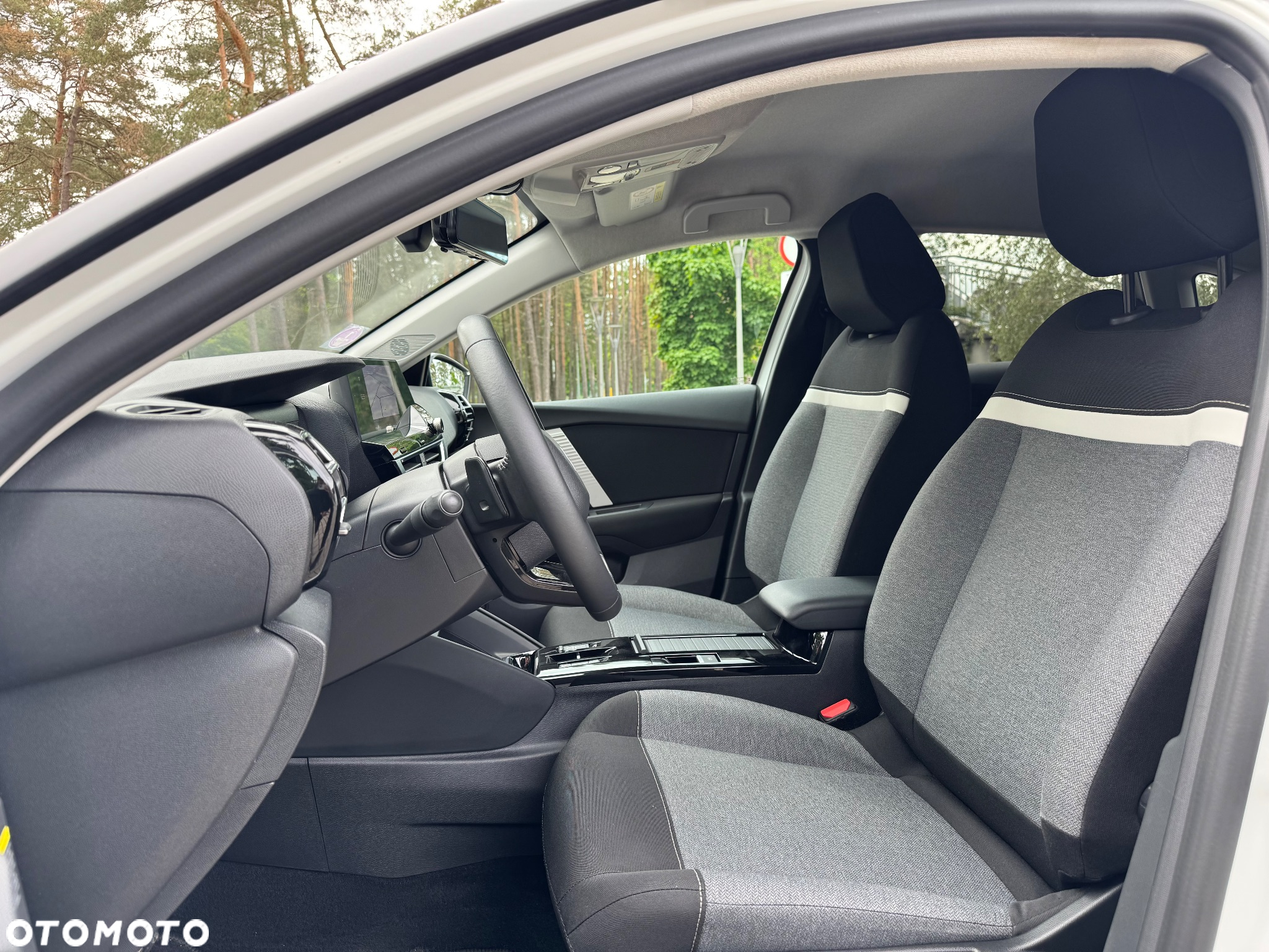 Citroën C4 PureTech 130 Stop&Start EAT8 SHINE - 13