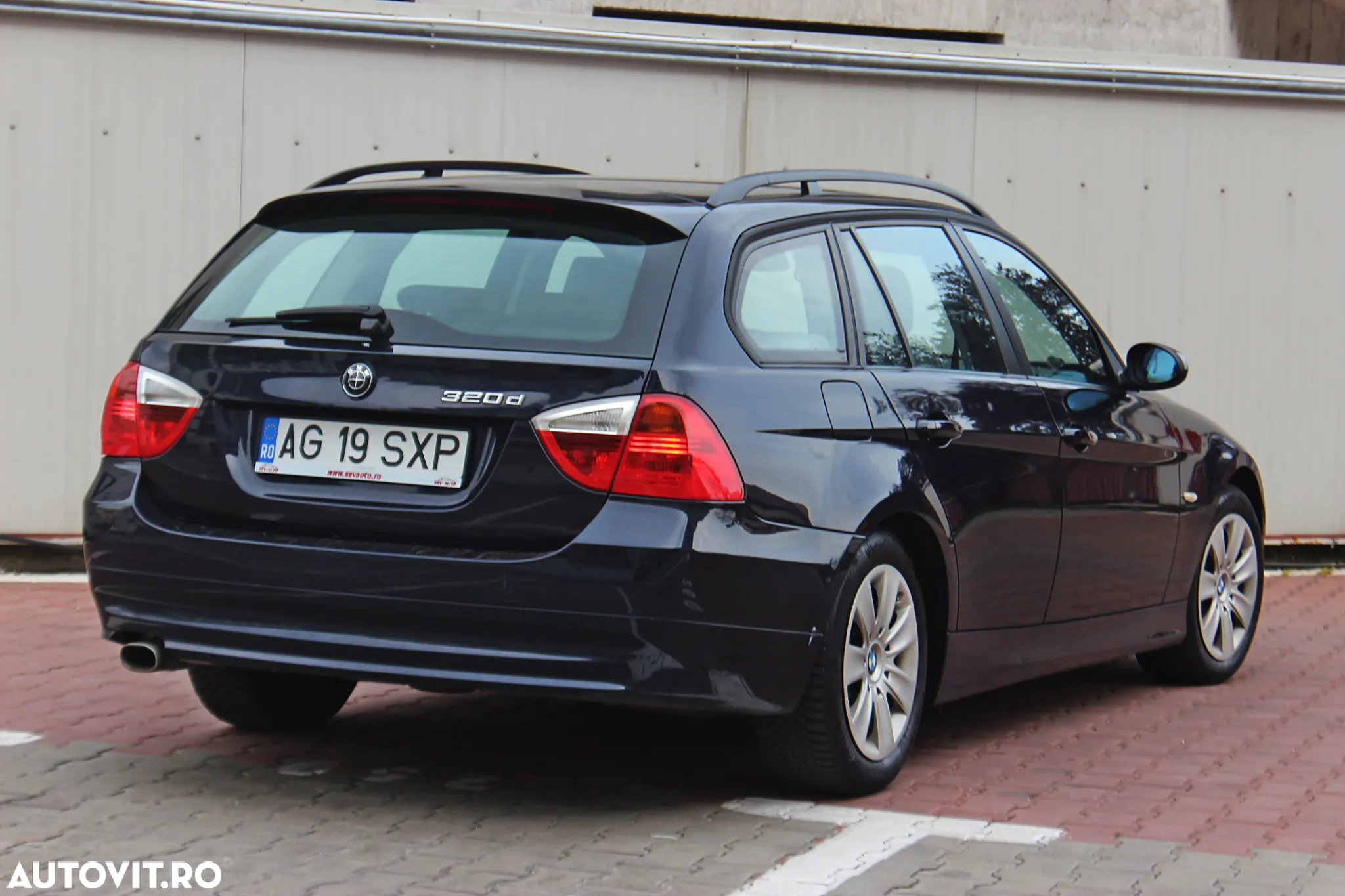 BMW Seria 3 320d DPF Touring - 10