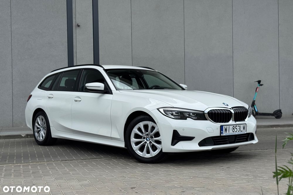 BMW Seria 3 318d mHEV - 14
