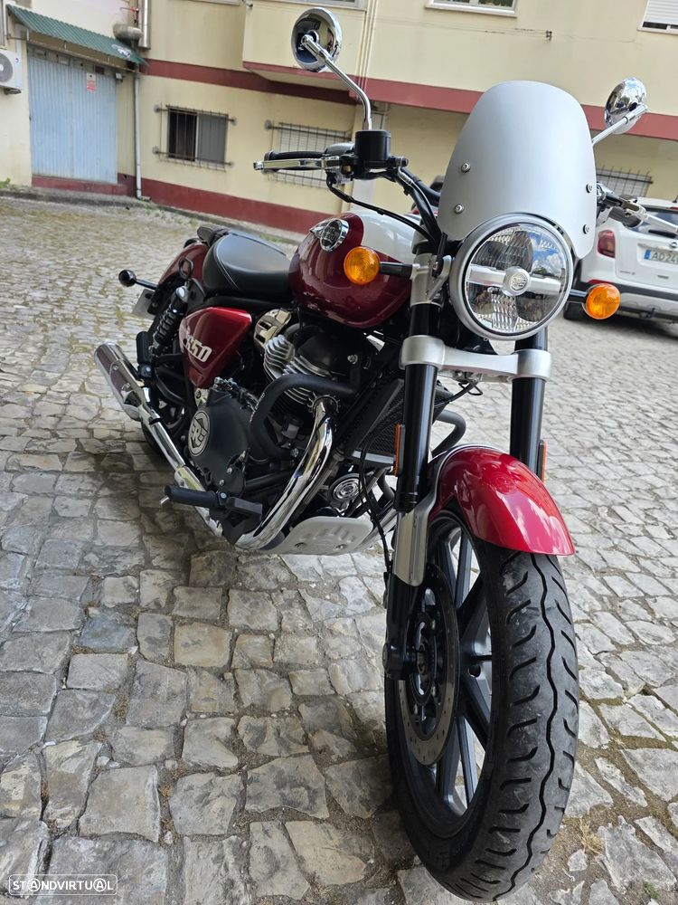 Royal Enfield Super Meteor 650 - 4