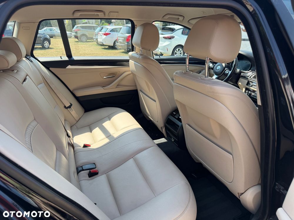 BMW Seria 5 518d Sport Line - 32
