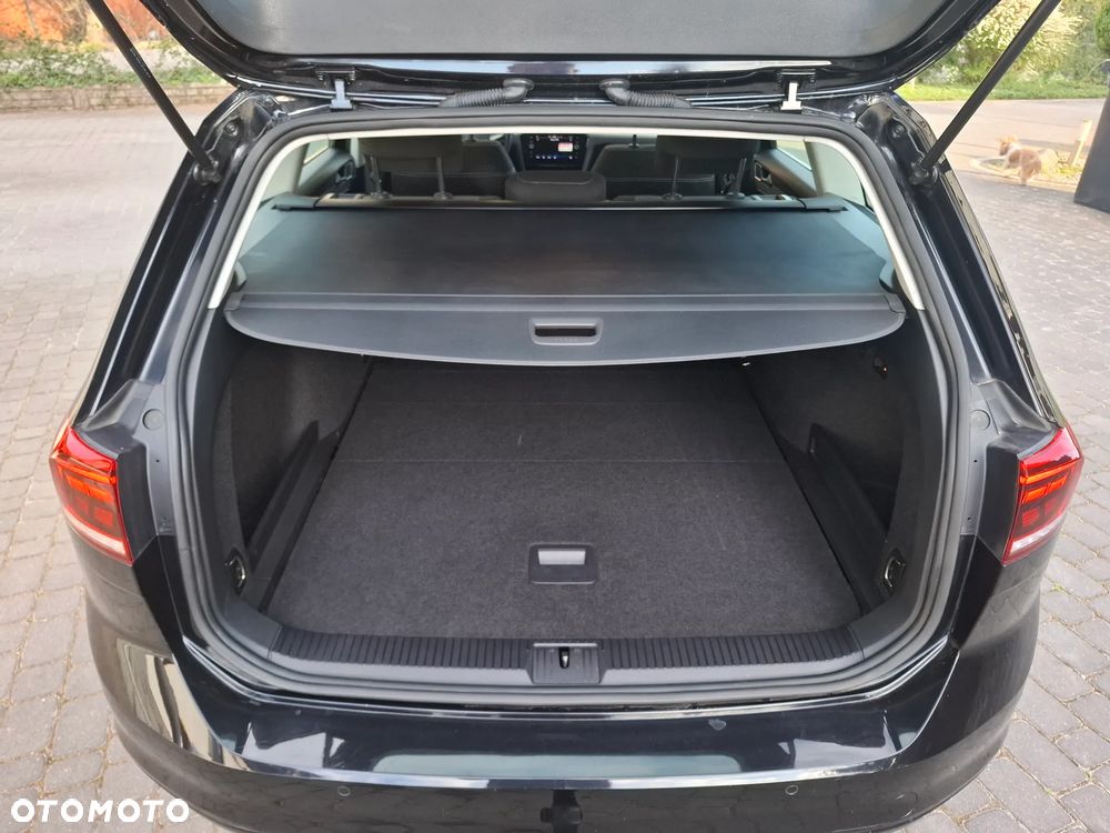 Volkswagen Passat 2.0 TDI SCR Elegance - 18