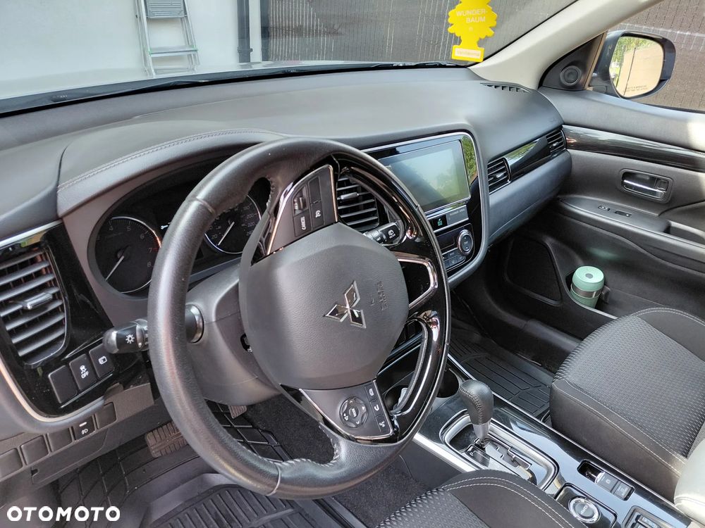 Mitsubishi Outlander - 9