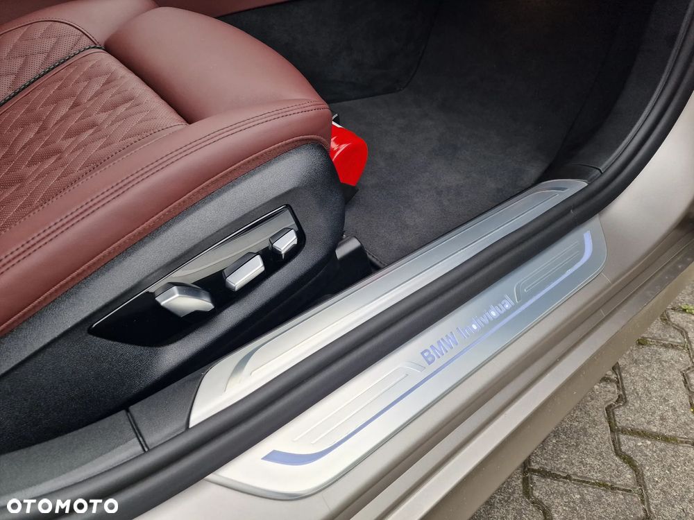 BMW Seria 7 750Li xDrive - 35
