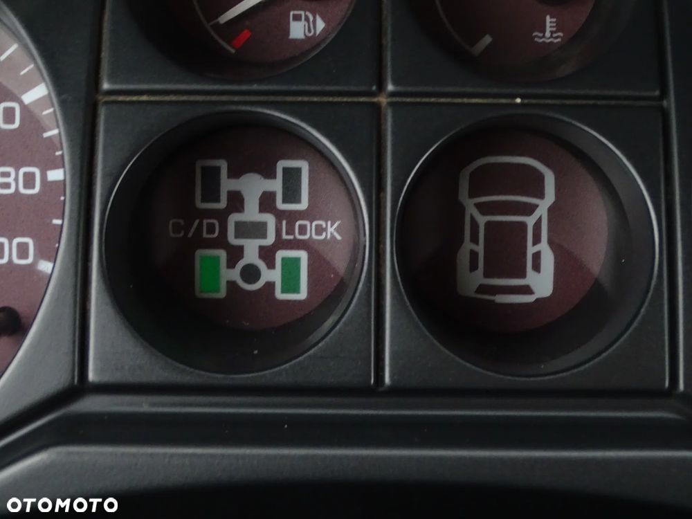Mitsubishi Pajero - 31