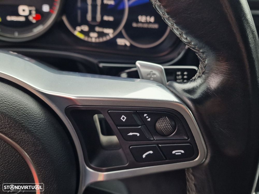Porsche Panamera 4 E-Hybrid - 25