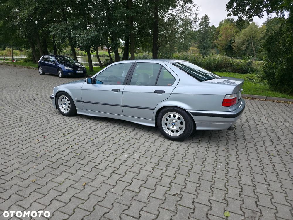 BMW Seria 3 320i - 9
