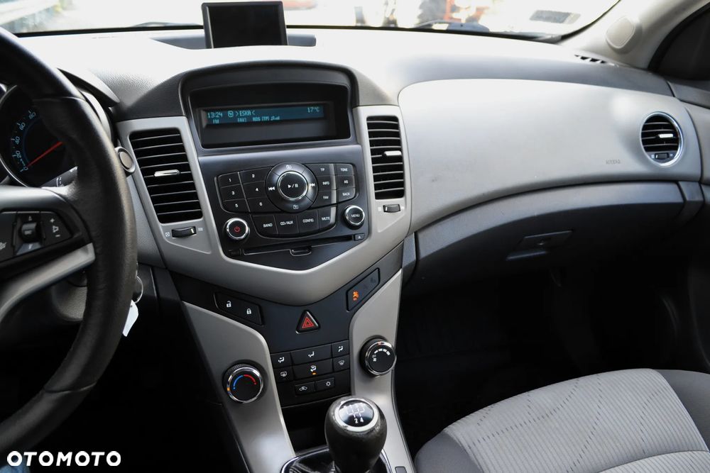 Chevrolet Cruze 1.6 Base - 15