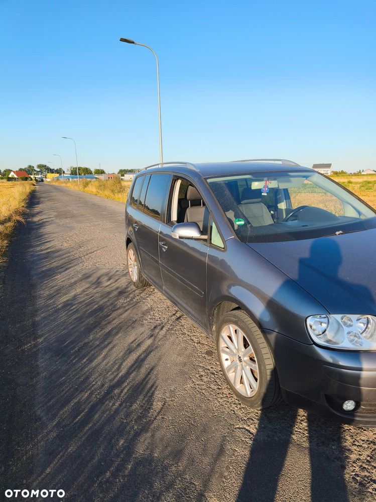 Volkswagen Touran - 4