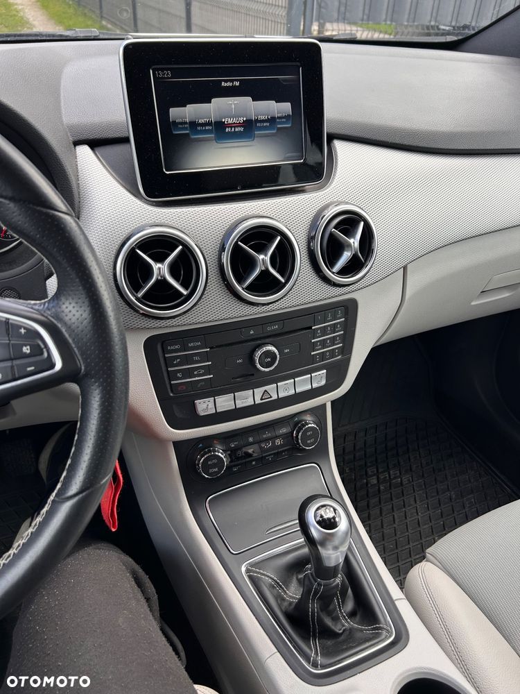 Mercedes-Benz Klasa B 250 UrbanStyle Edition - 16