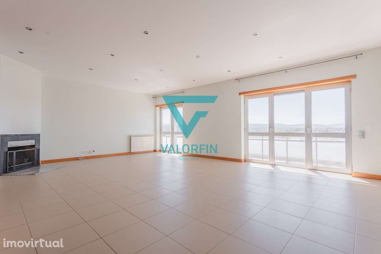 APARTAMENTO T3 com vista para o Mosteiro da Batalha - Grande imagem: 2/24