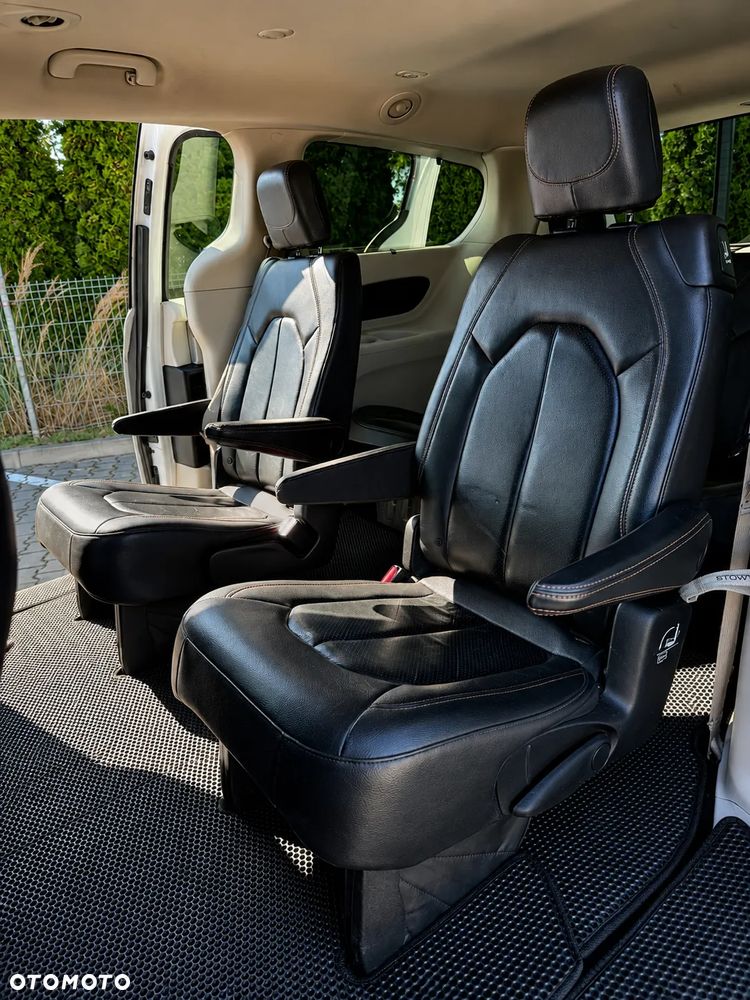 Chrysler Pacifica - 14