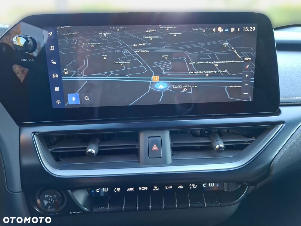 Lexus UX 2025