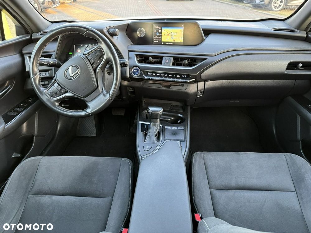 Lexus UX - 12