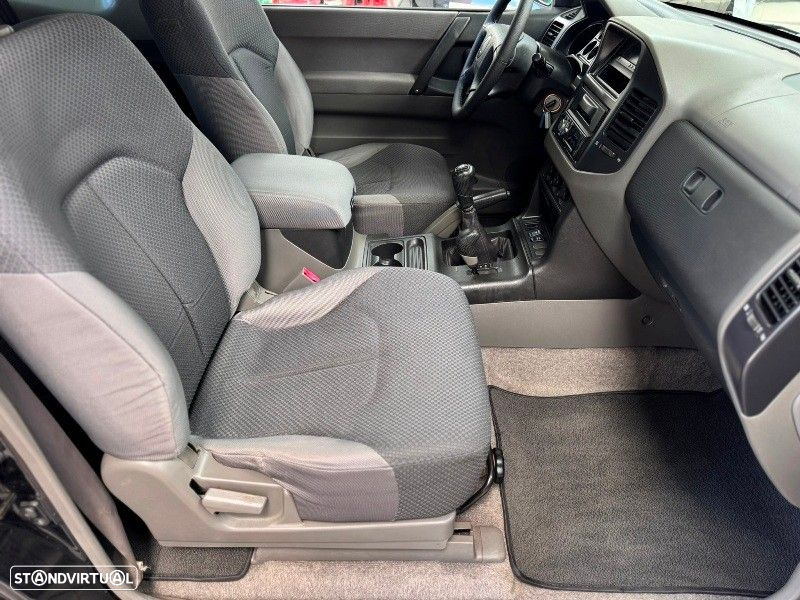 Mitsubishi Pajero 3.2 DI-D GLS - 37