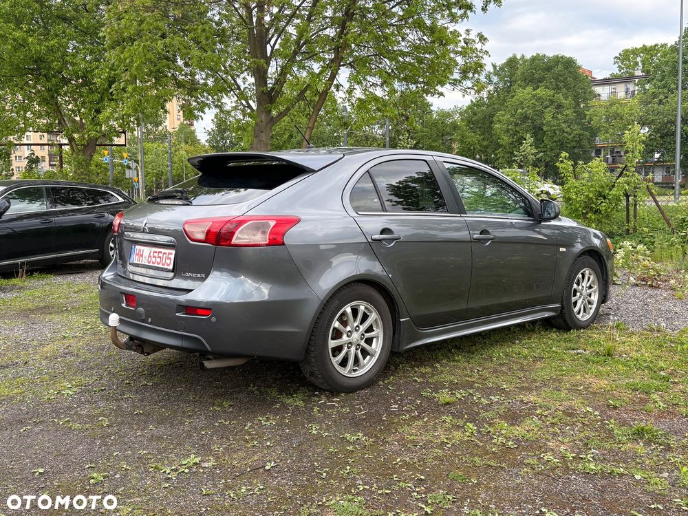Mitsubishi Lancer 1.6 Invite - 2
