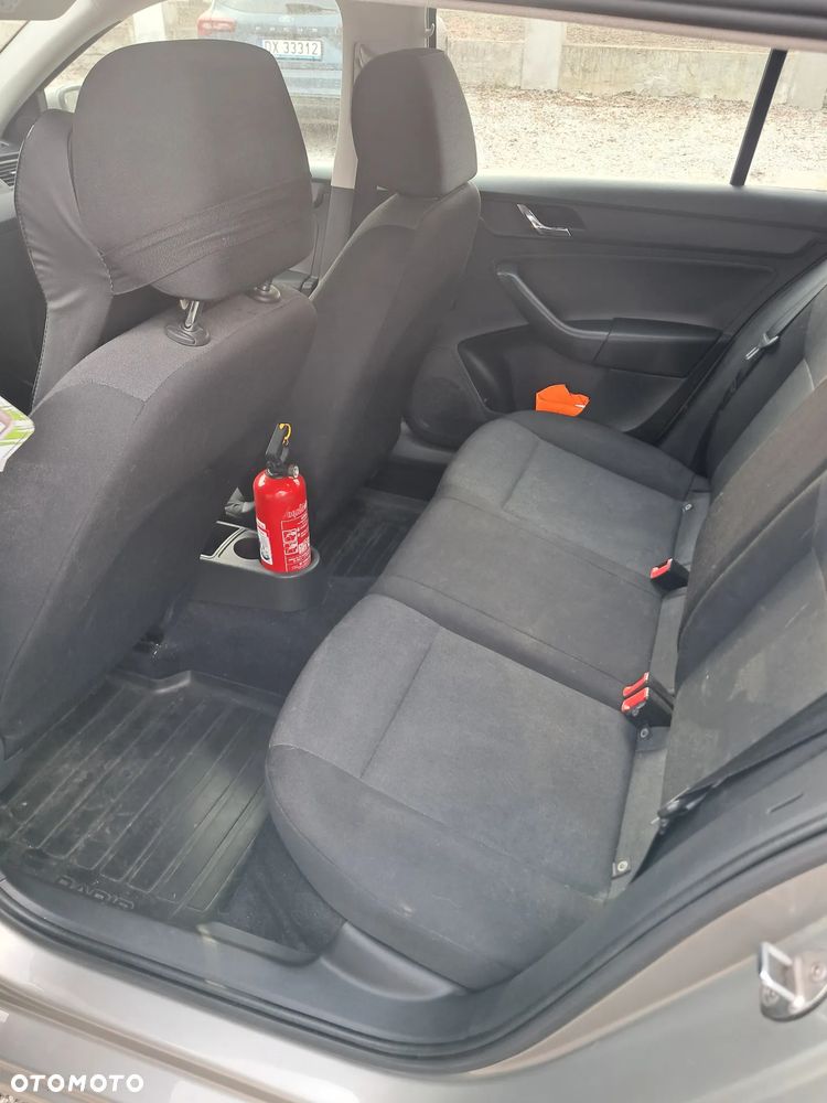 Skoda RAPID 1.2 TSI Active - 12