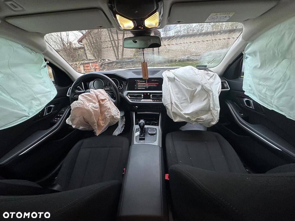 BMW Seria 3 318d - 13