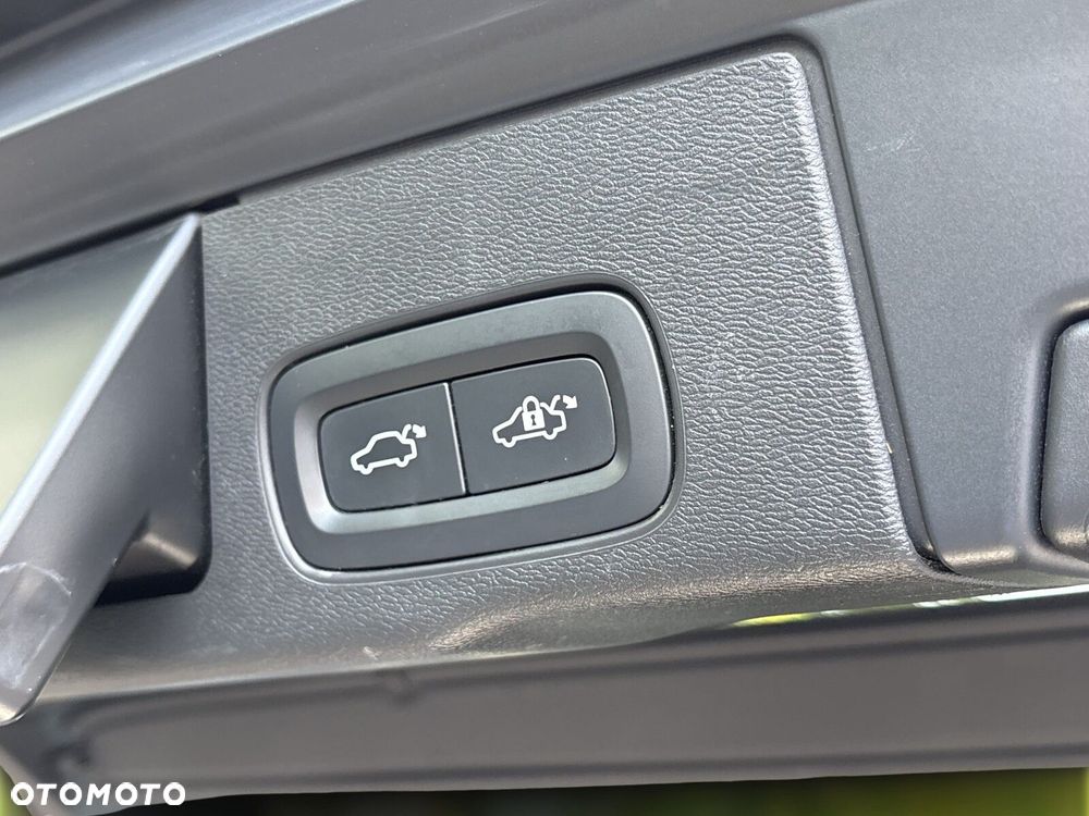 Volvo XC 60 B4 B Momentum Pro - 19
