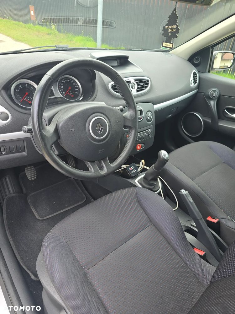 Renault Clio - 12