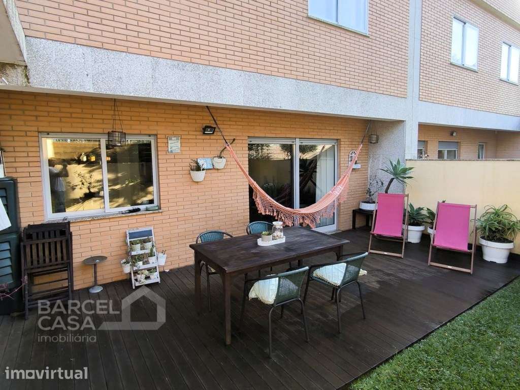 Exclusiva Moradia T4 em Condomínio Fechado com Piscina, nas Marinha... - Grande imagem: 4/15
