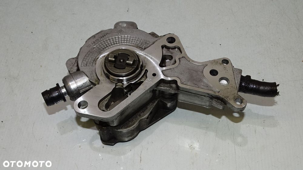 VACUM POMPA VOLKSWAGEN TOURAN 1.9TDI 038145209E - 1