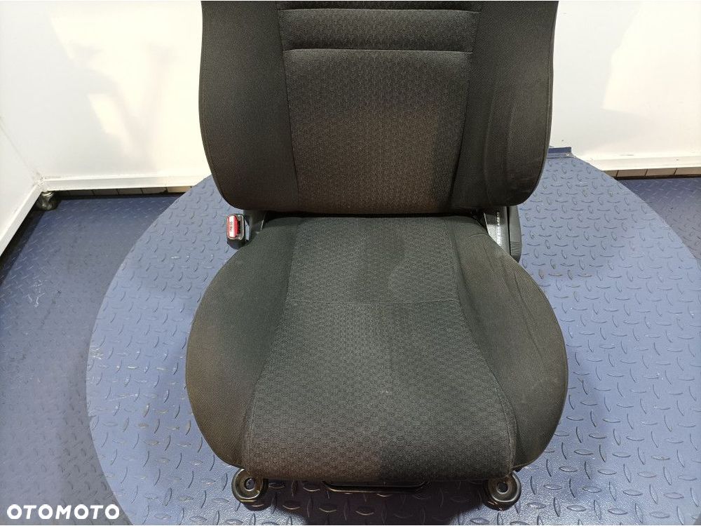 TOYOTA AVENSIS II T25 FOTEL KIEROWCY PRZÓD LEWY EU - 2