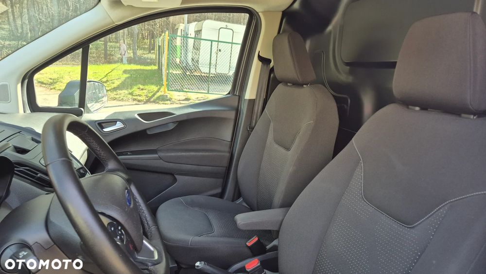 Ford Transit Courier - 12