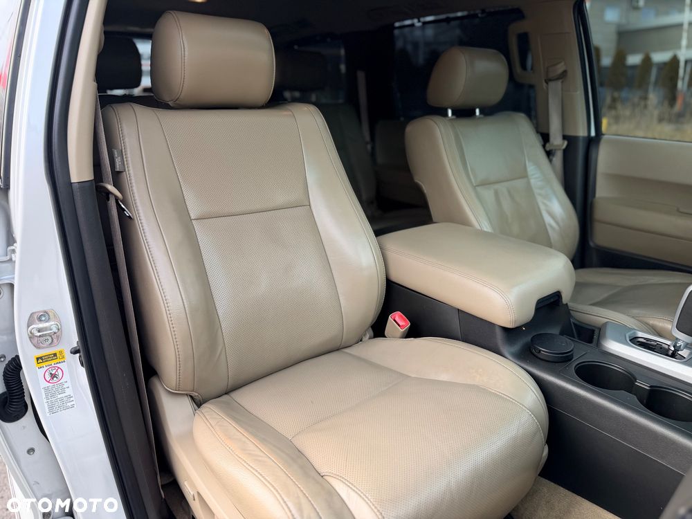 Toyota Sequoia - 25